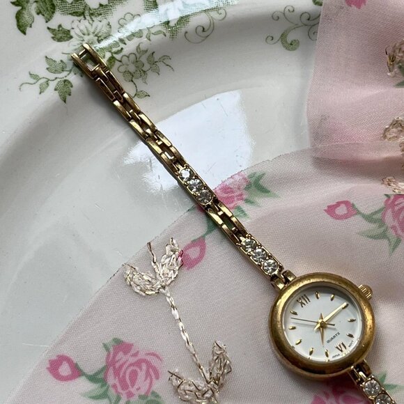 Vintage Gold Tone Dainty Vintage Womens Watch - Picture 3 of 4